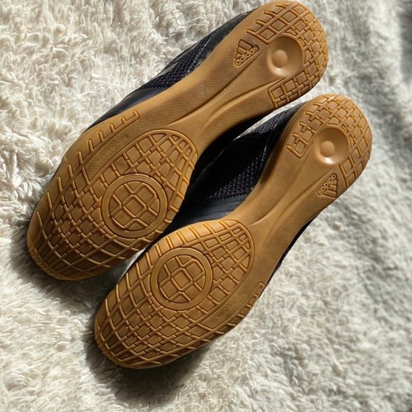 Mens size 11.5 Adidas indoor soccer shoes - Picture 5 of 5